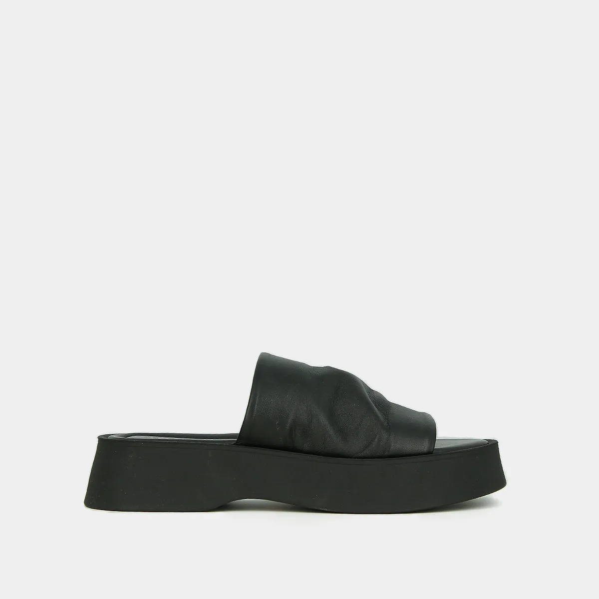 587- Ernest Cuir Noir