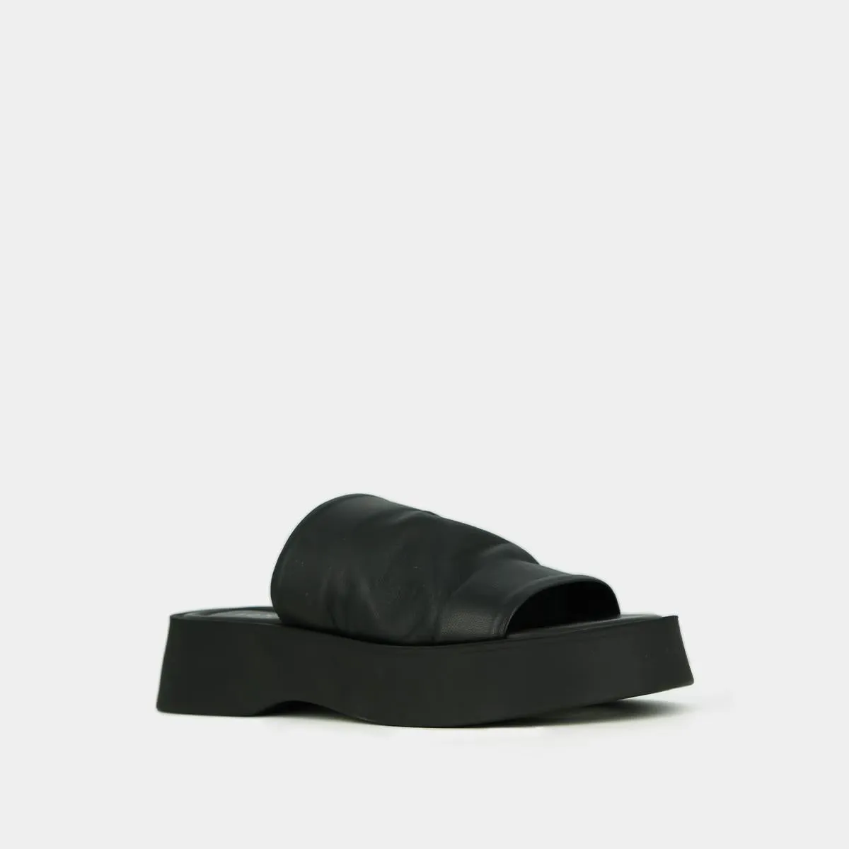 587- Ernest Cuir Noir