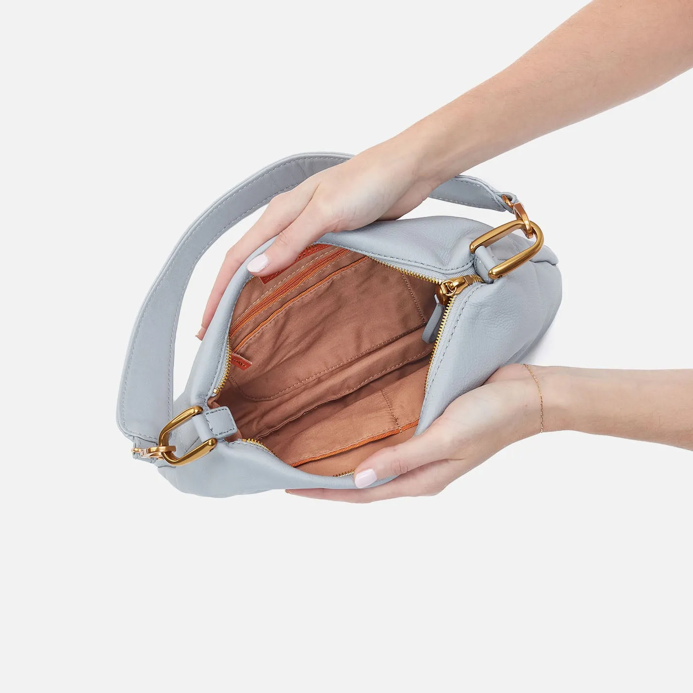 Advance Shoulder Bag In Pebbled Leather - Blue Pearl