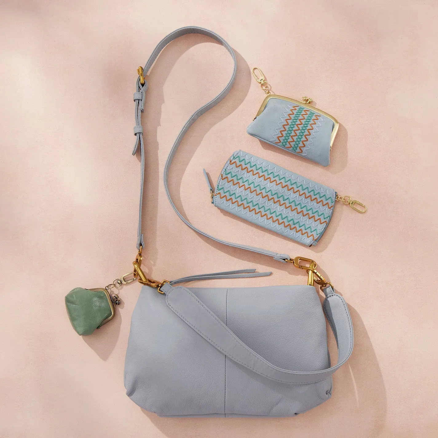 Advance Shoulder Bag In Pebbled Leather - Blue Pearl