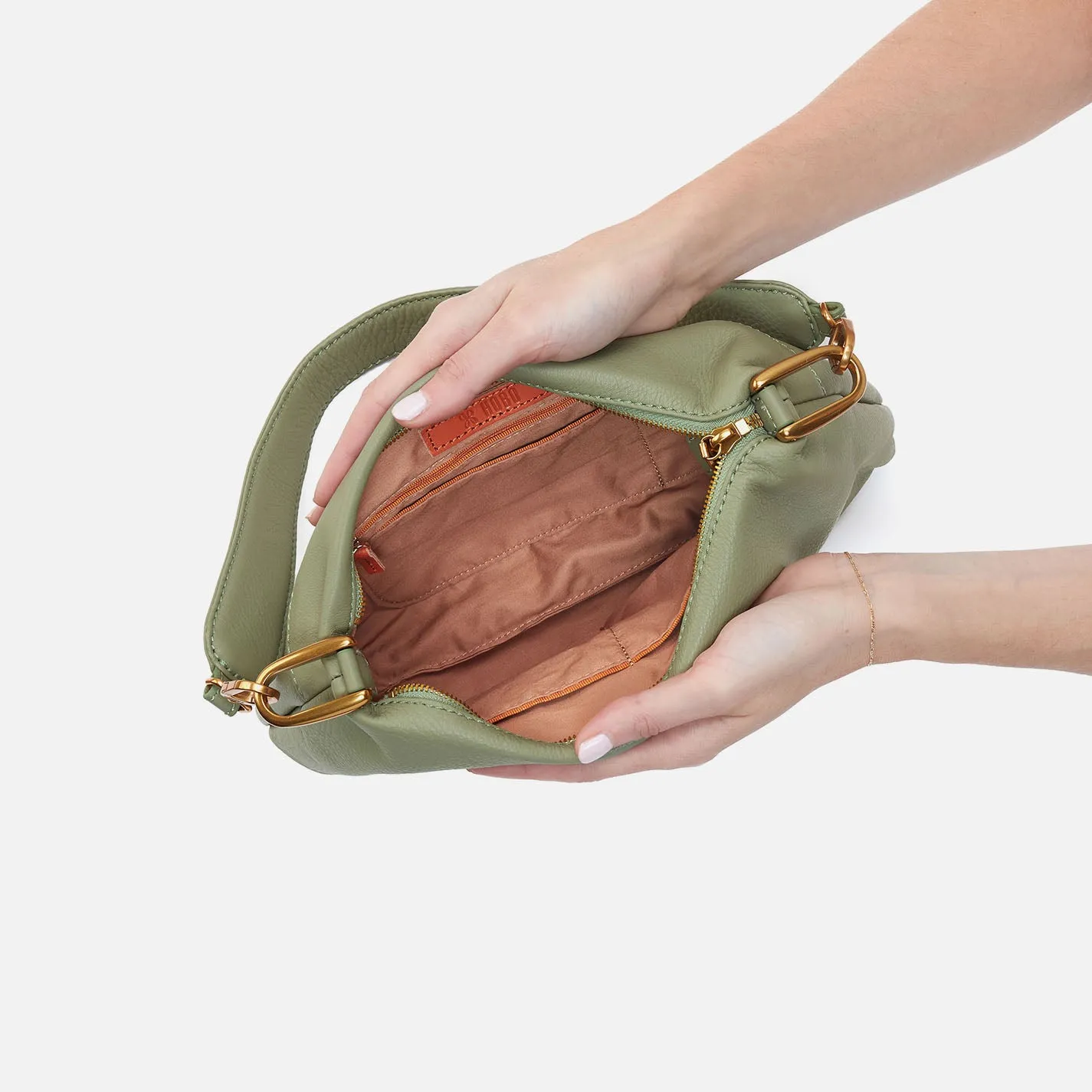 Advance Shoulder Bag In Pebbled Leather - Watercress