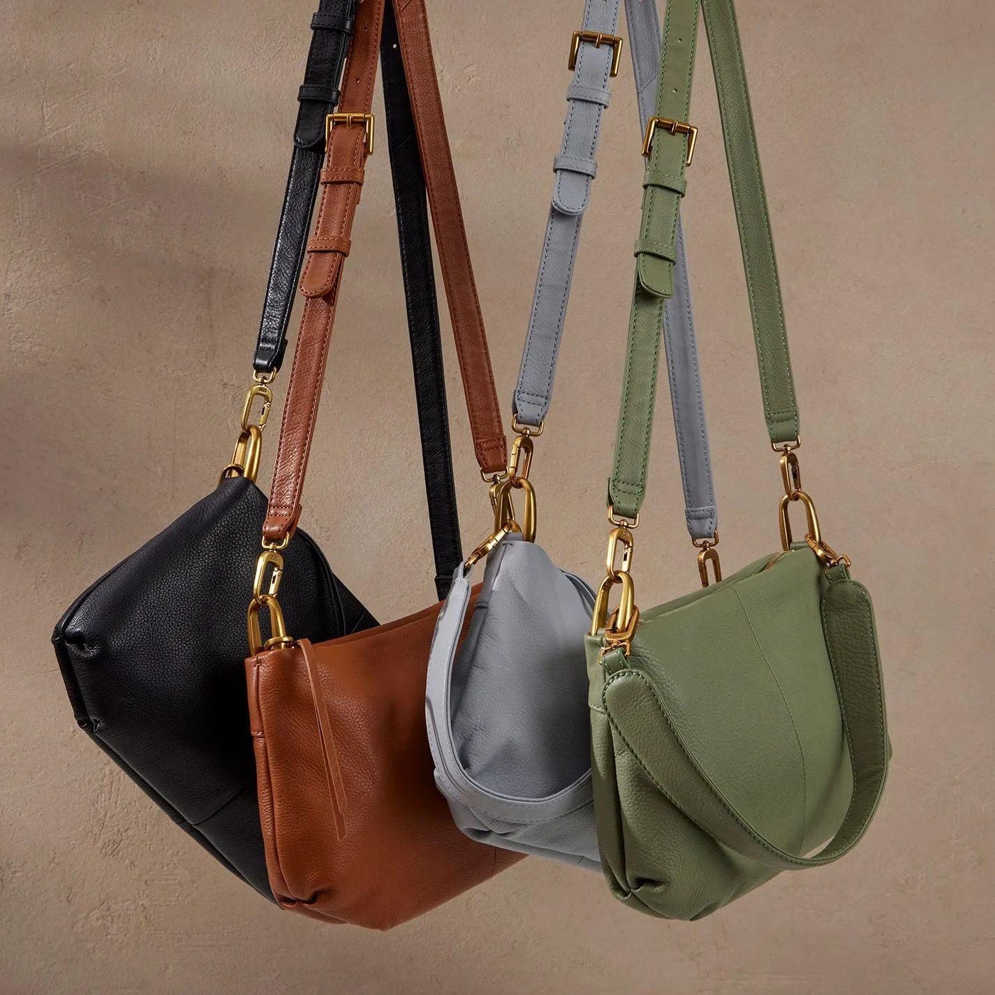 Advance Shoulder Bag In Pebbled Leather - Watercress