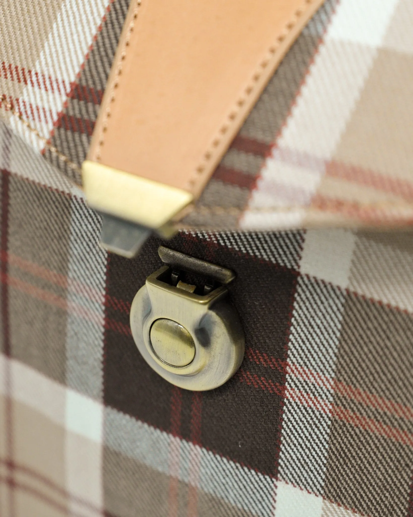 Explorer Tartan Crossbody (Bannockbane/ Natural)