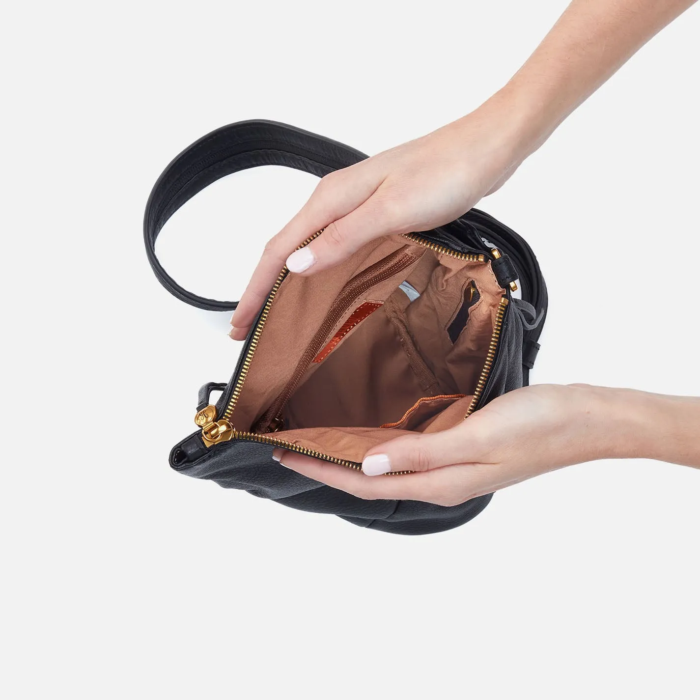 Sway Small Sling In Pebbled Leather - Black