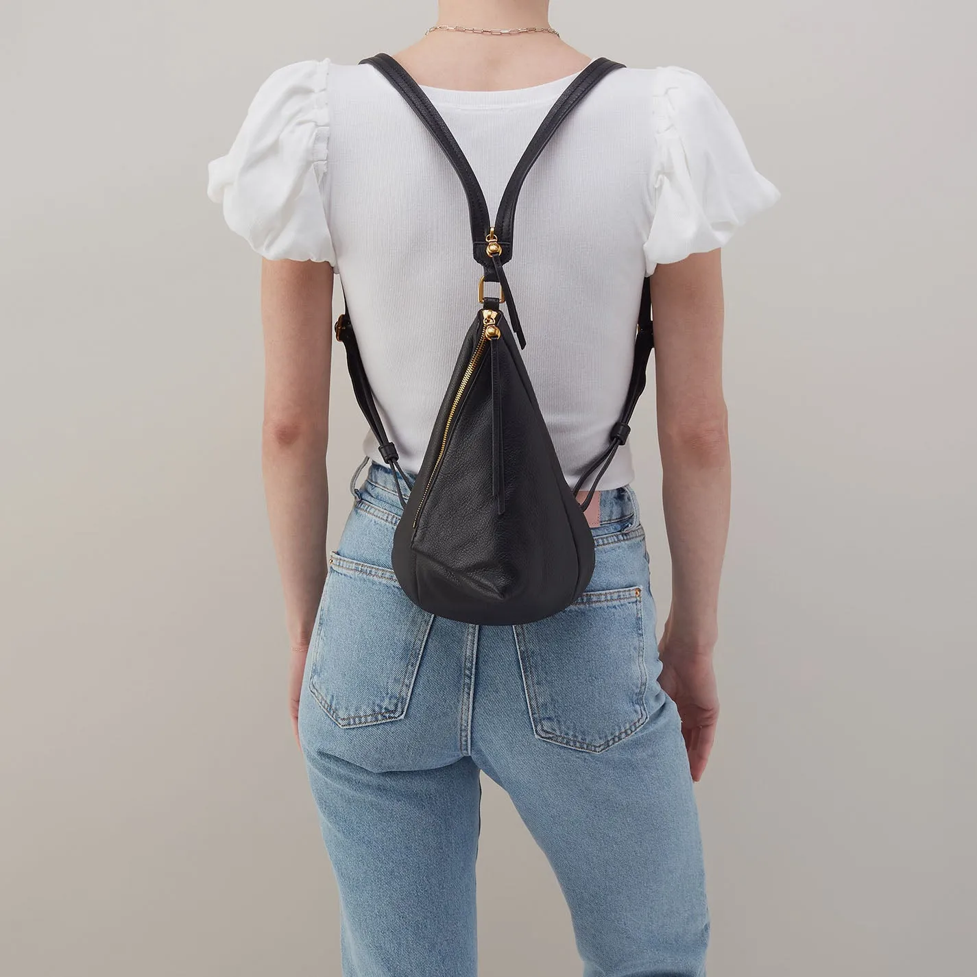 Sway Small Sling In Pebbled Leather - Black