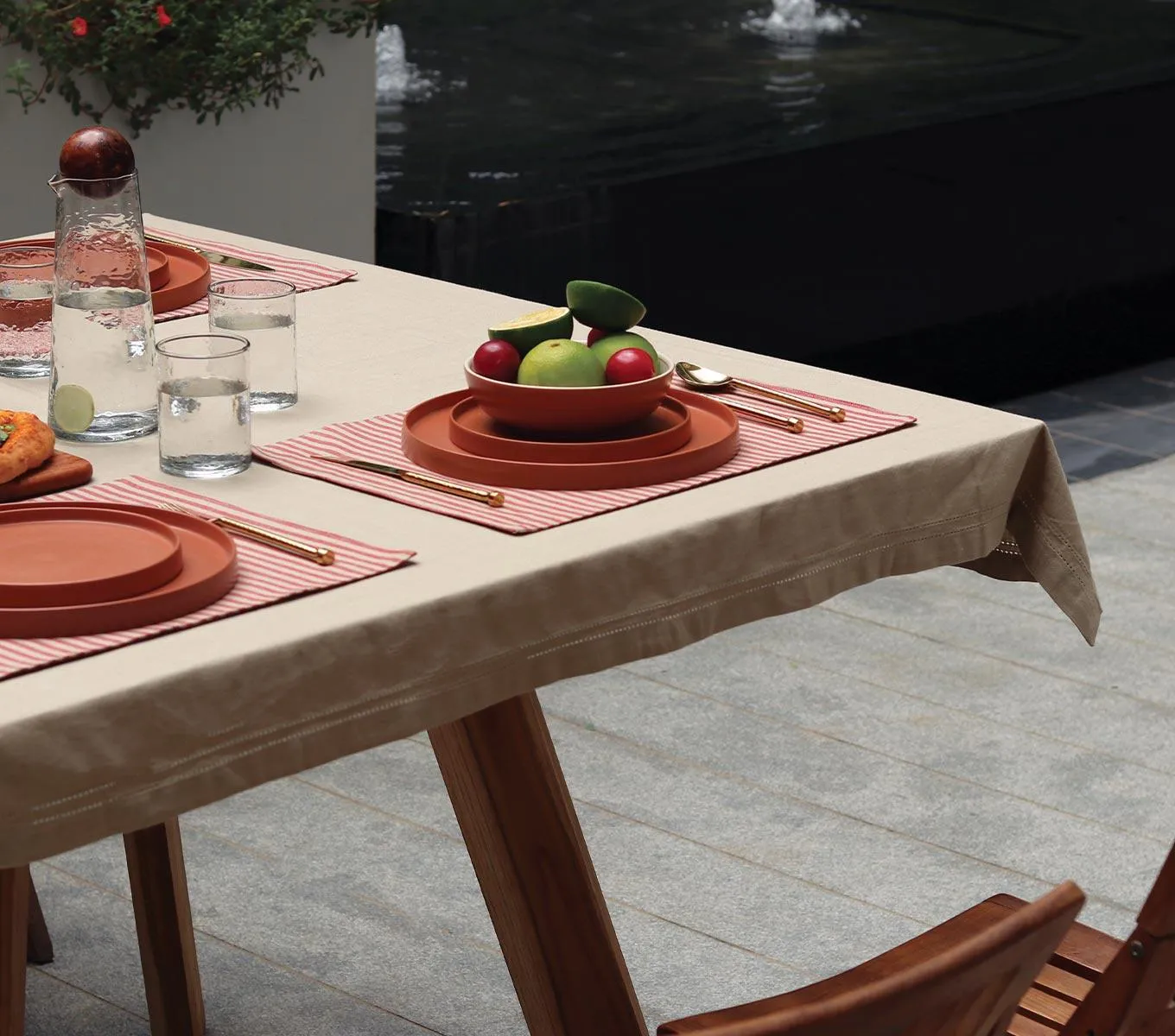TABLE CLOTH