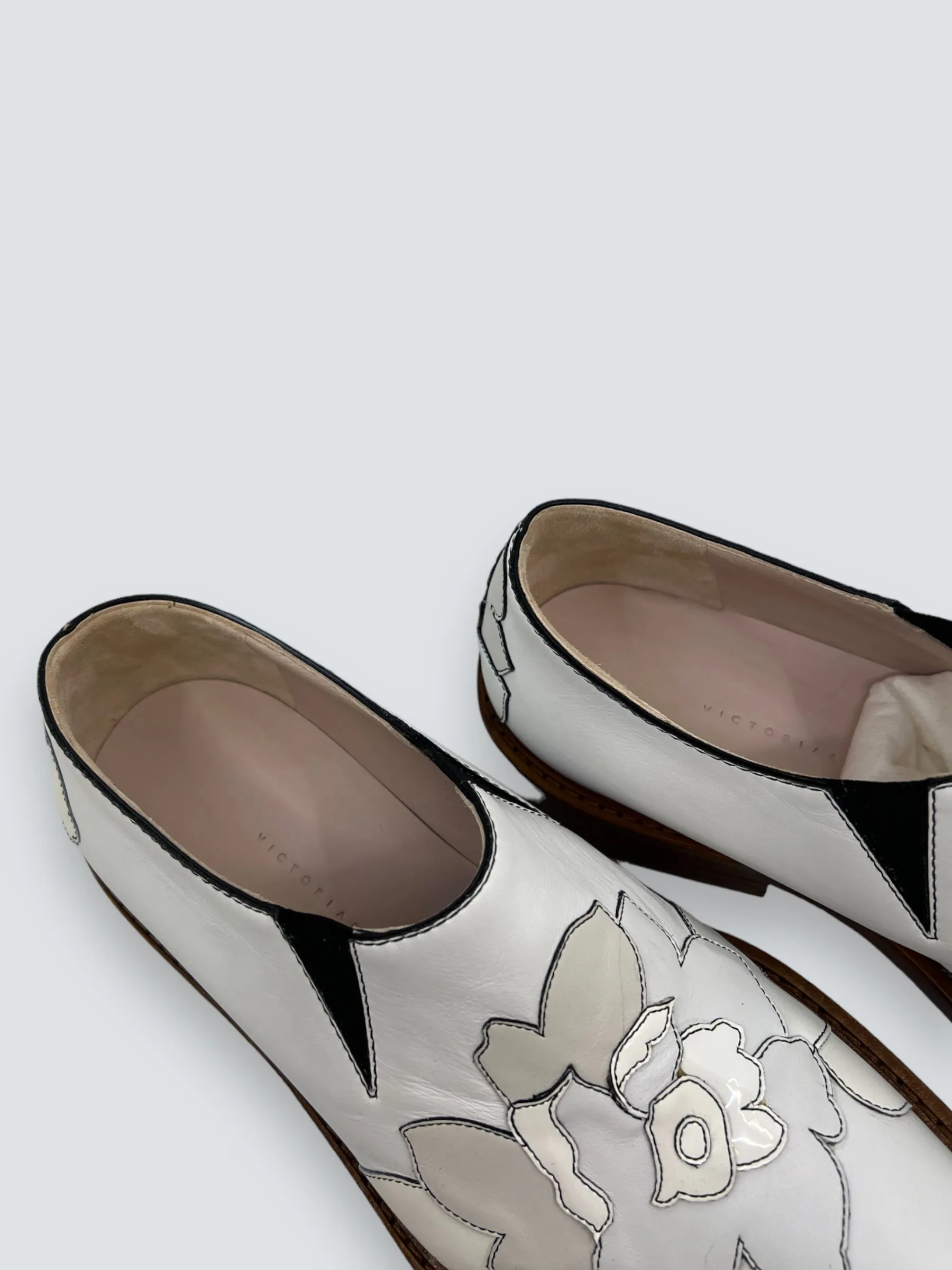 Victoria Beckham Size EU 37 Off White Shoes